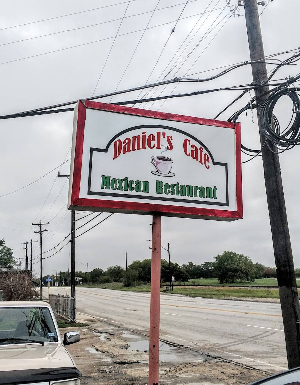 Daniels Cafe | restaurant | 5008 S Presa St, San Antonio, TX 78223, USA | 2108784269 OR +1 210-878-4269