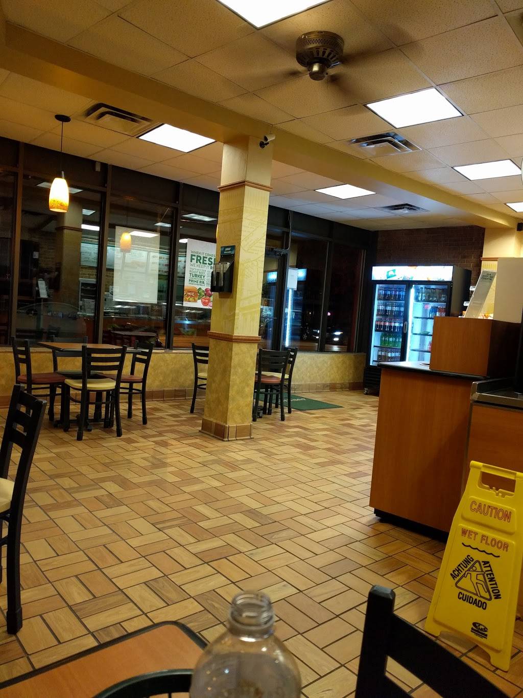 Subway | restaurant | 2378 Lake Shore Blvd W, Etobicoke, ON M8V 2L4, Canada | 4162559535 OR +1 416-255-9535