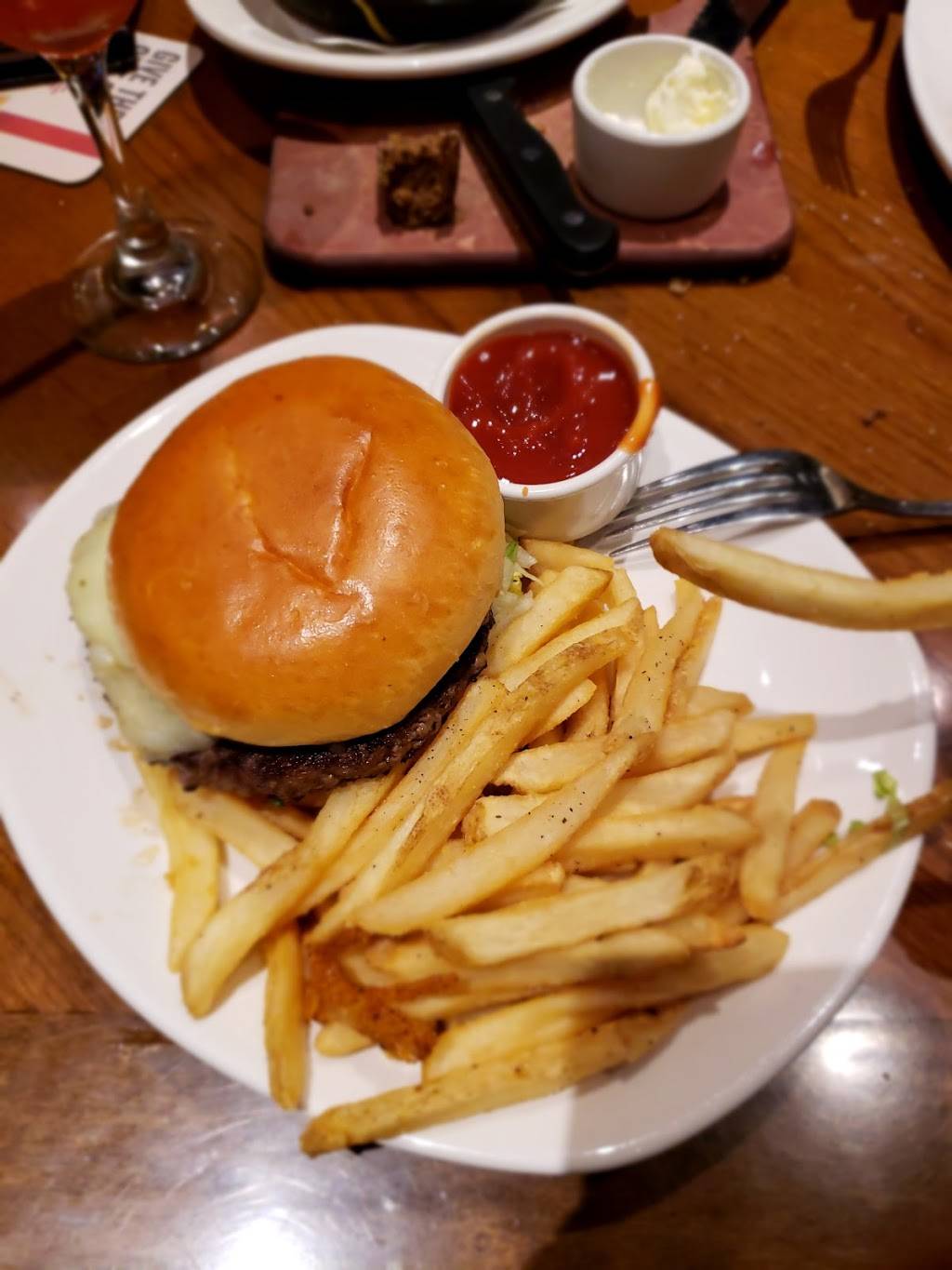 Outback Steakhouse | restaurant | 13703 Georgia Ave, Silver Spring, MD 20906, USA | 3019334385 OR +1 301-933-4385