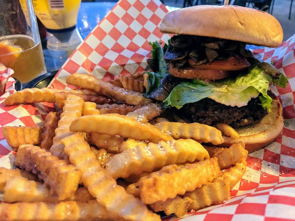 Shaws Patio Bar & Grill | restaurant | 1051 W Magnolia Ave, Fort Worth, TX 76104, USA | 8179262116 OR +1 817-926-2116