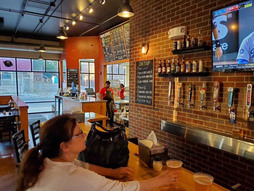 Papa Kenos Pizzeria | restaurant | 2330 University Ave, Des Moines, IA 50311, USA | 5156300796 OR +1 515-630-0796