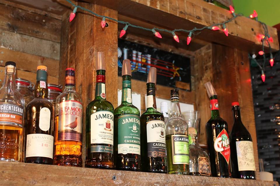 Pizza J | meal takeaway | 967 Westminster St, Providence, RI 02903, USA | 4016320555 OR +1 401-632-0555