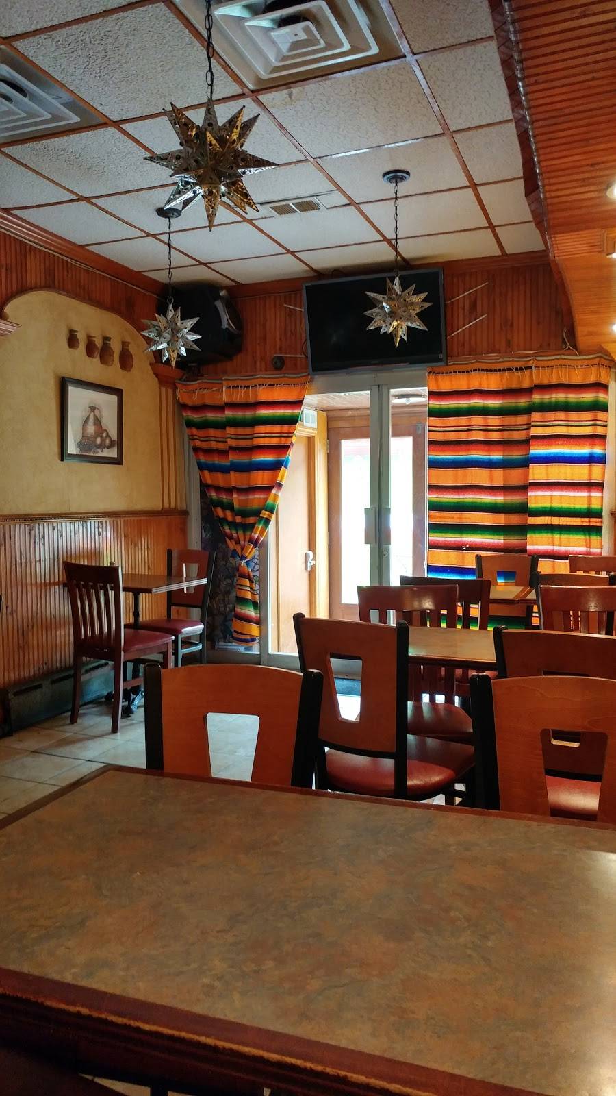 Castros | restaurant | 511 Myrtle Ave, Brooklyn, NY 11205, USA | 7183981459 OR +1 718-398-1459