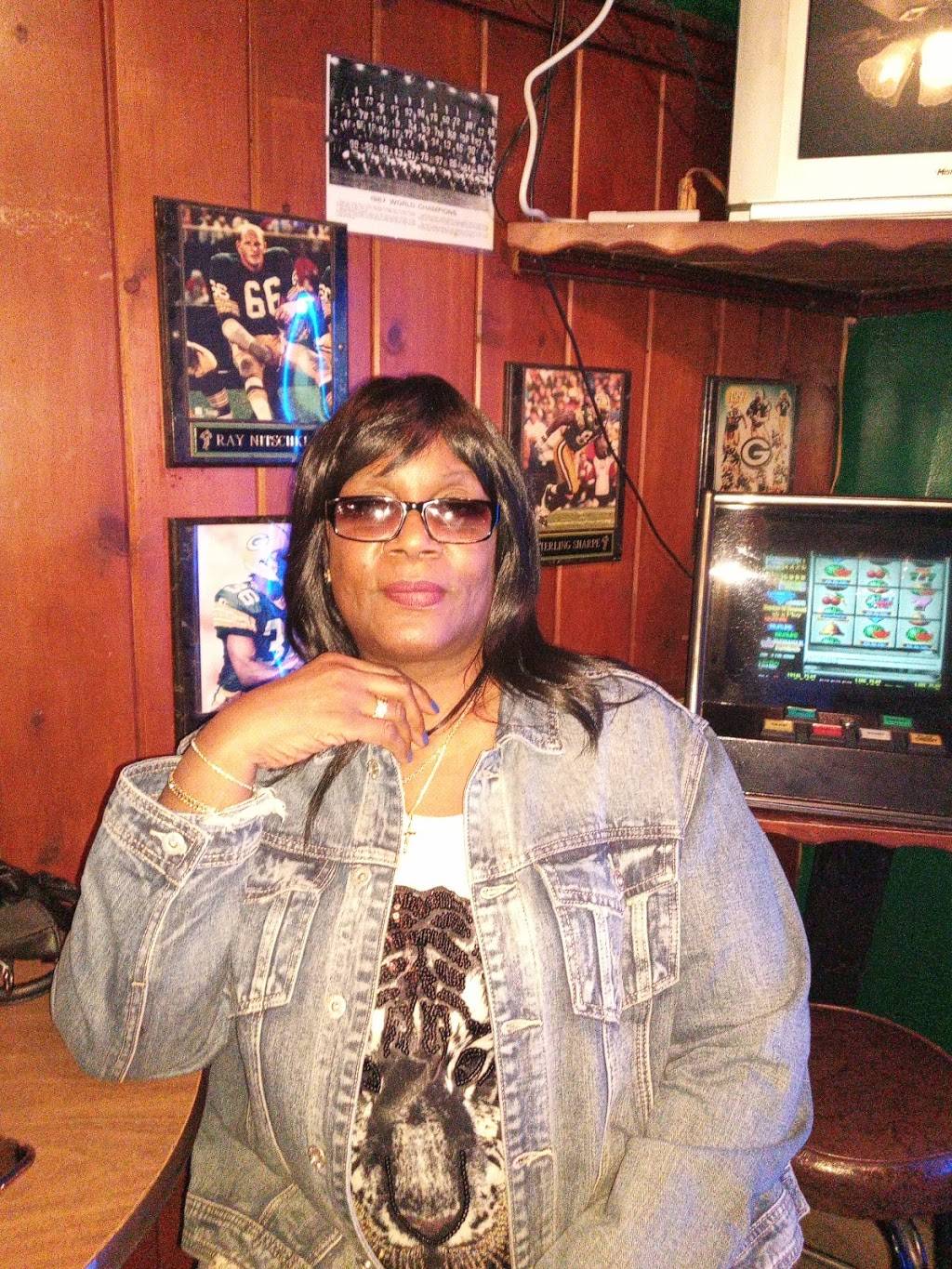 Schneiders Food & Drinks | restaurant | 3717 N 76th St, Milwaukee, WI 53222, USA | 4144666590 OR +1 414-466-6590