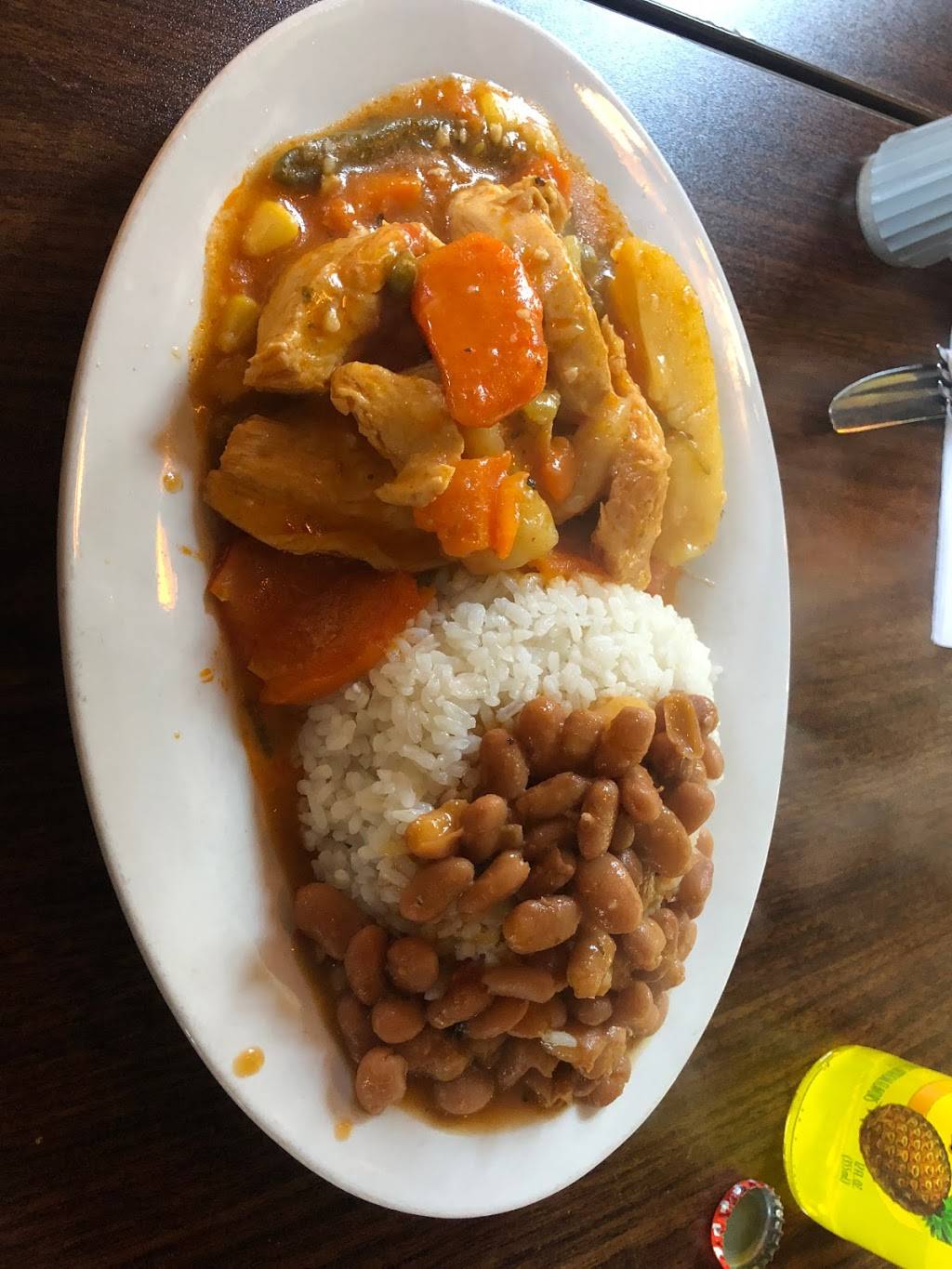 Santiagos Family Restaurant | restaurant | 34 Franklin St, Westfield, MA 01085, USA | 4135620210 OR +1 413-562-0210