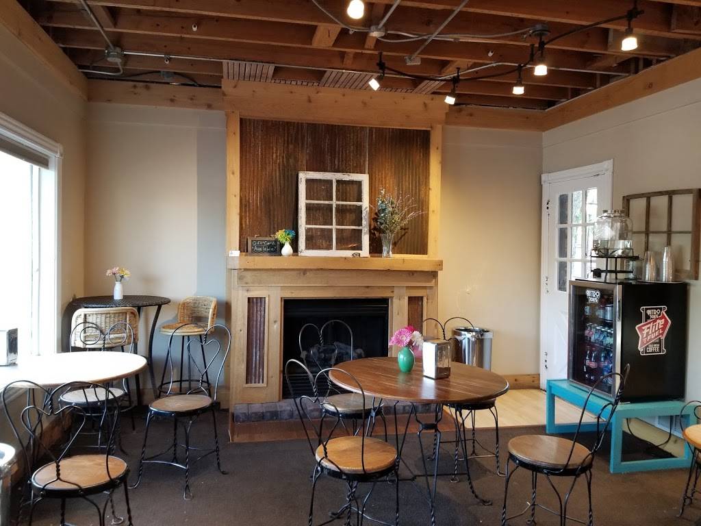 Dempseys Burger Pub at Clifton Square | restaurant | 3700 E Douglas Ave #78, Wichita, KS 67208, USA | 3164253831 OR +1 316-425-3831