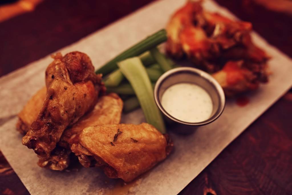 Between the Burgers Bistro | restaurant | 2011 Hillsboro Blvd, Manchester, TN 37355, USA | 9314501544 OR +1 931-450-1544