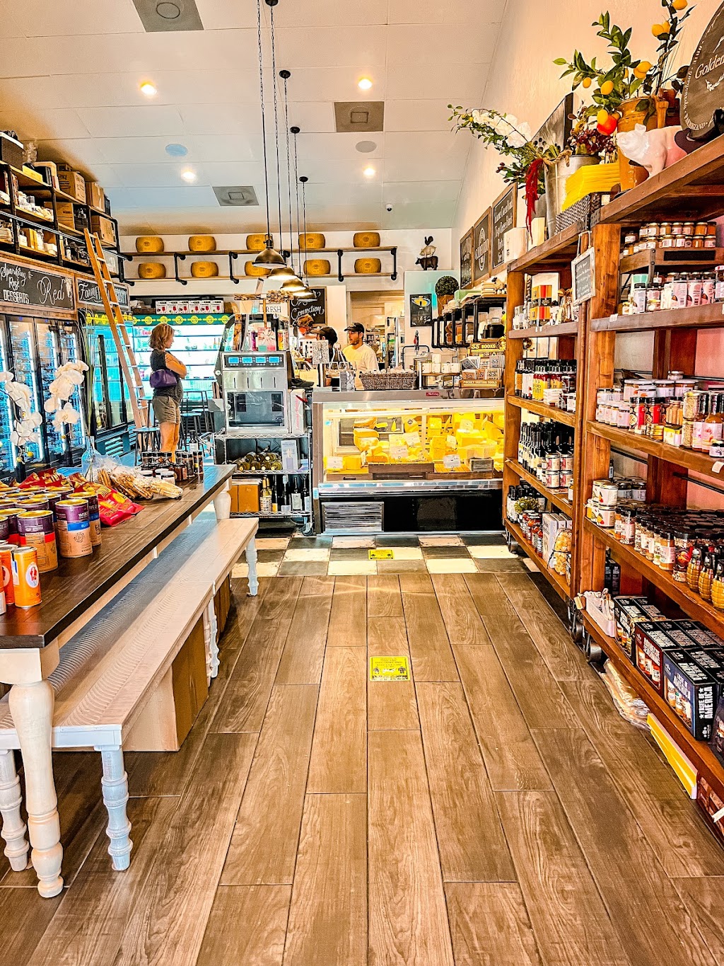 Golden Rind Cheese & Wine | restaurant | 13251 McGregor Blvd #108, Fort Myers, FL 33919, USA | 2393136001 OR +1 239-313-6001