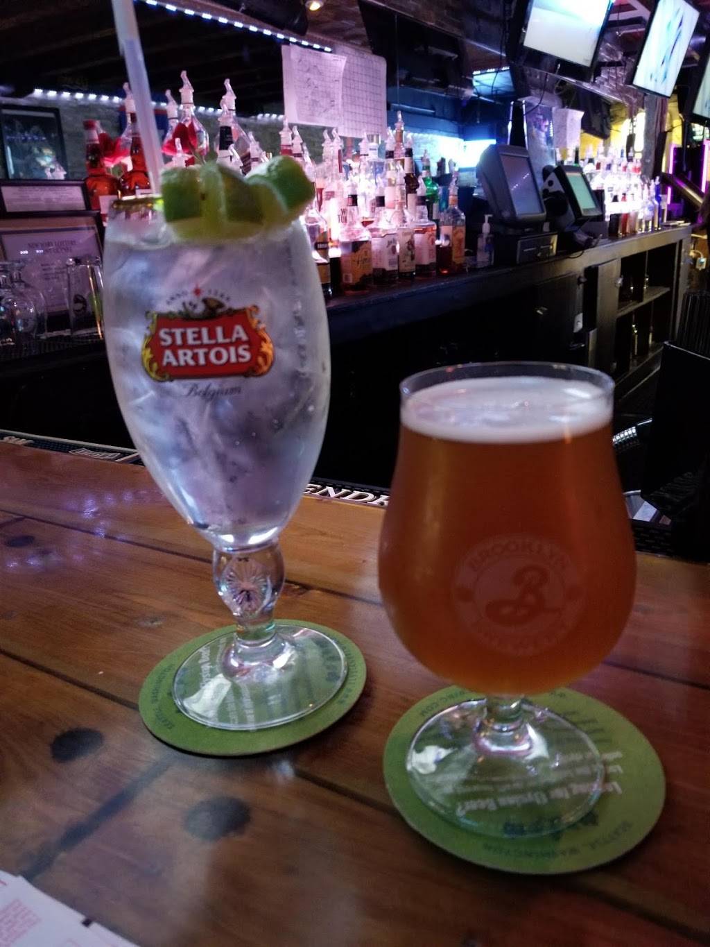 The Headliner Bar & Grill | night club | 370 W Old Country Rd, Hicksville, NY 11801, USA | 5165130420 OR +1 516-513-0420