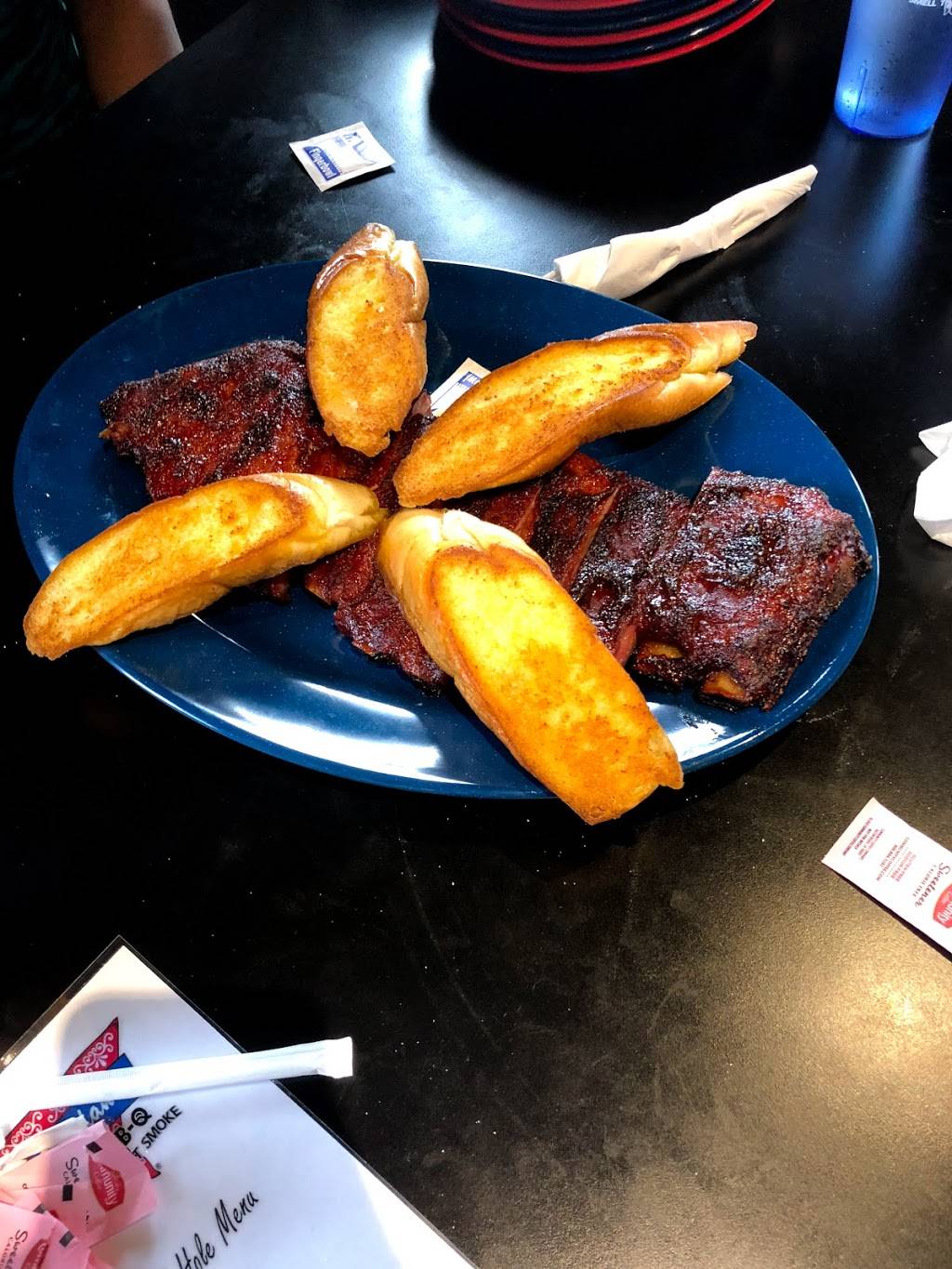 Bandanas Bar-B-Q | restaurant | 309 E Main St, Carbondale, IL 62901, USA | 6184901777 OR +1 618-490-1777