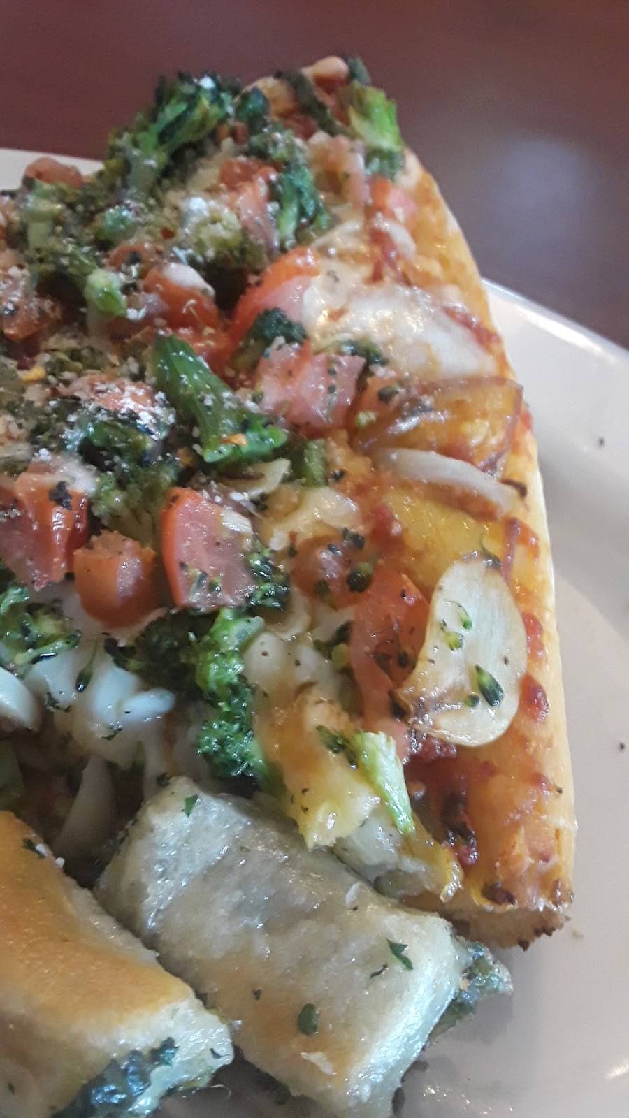 Giovannis Pizzeria & Restaurant | restaurant | 5612 Merrick Rd, Massapequa, NY 11758, USA | 5167997326 OR +1 516-799-7326