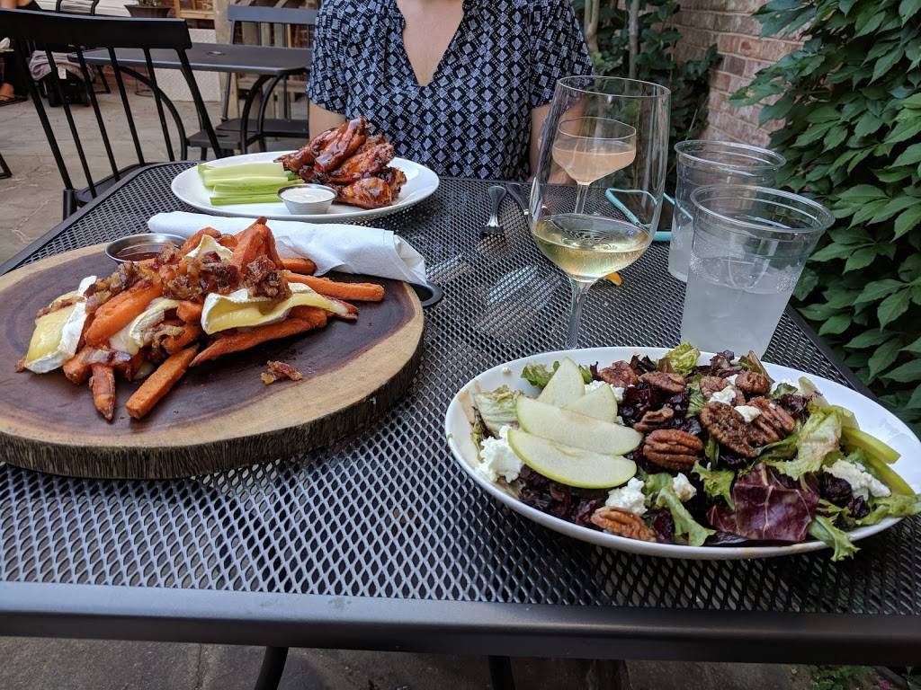 SideBar | restaurant | 24 S King St, Leesburg, VA 20175, USA | 5715103244 OR +1 571-510-3244