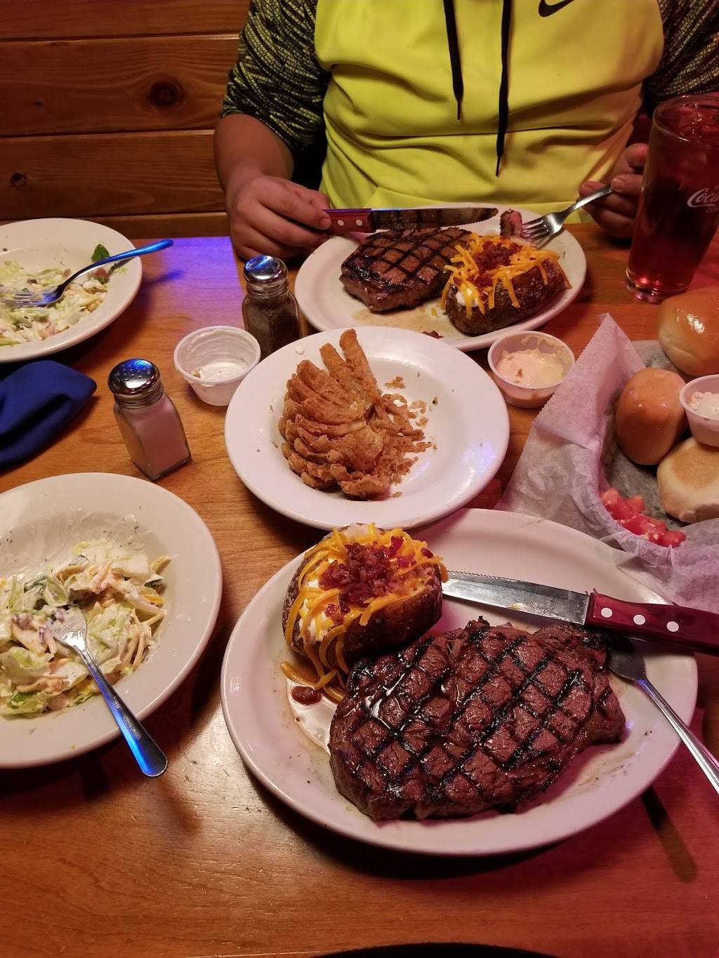 Texas Roadhouse | restaurant | 2817 S Interstate 35, Denton, TX 76205, USA | 9402437427 OR +1 940-243-7427