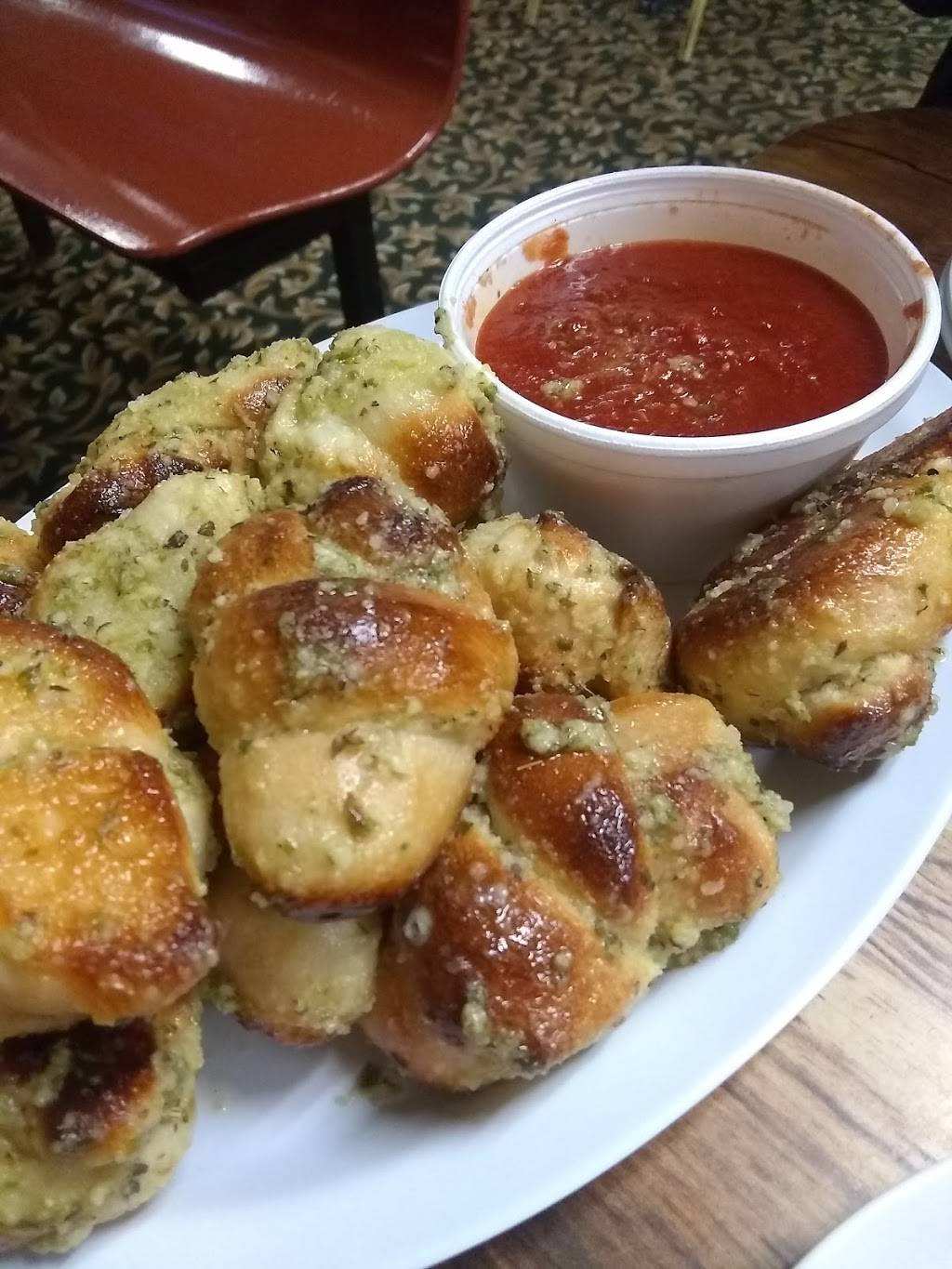 Vinces Pizza & Pasta | restaurant | 118 W Main St, Johnstown, NY 12095, USA | 5187362828 OR +1 518-736-2828