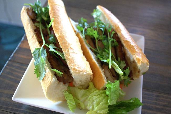 Seaside Pho & Grill | restaurant | 1005 Rosecrans St #101, San Diego, CA 92106, USA | 6194879844 OR +1 619-487-9844