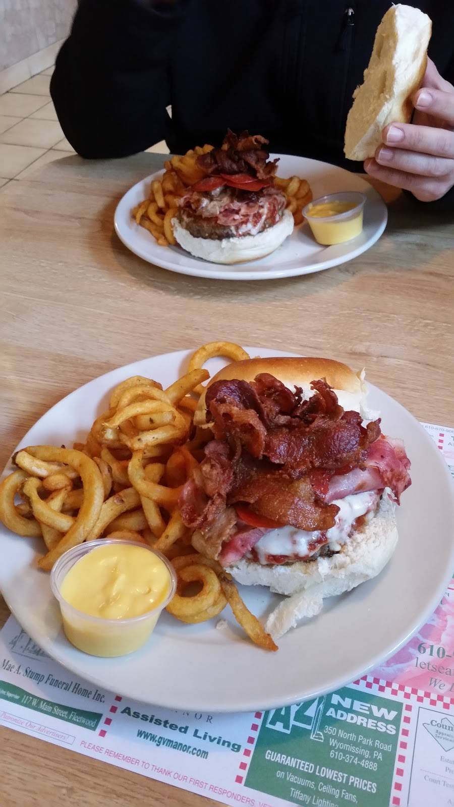 Olyvias Italian Eatery | restaurant | 3674 Pricetown Rd, Fleetwood, PA 19522, USA | 6109449654 OR +1 610-944-9654