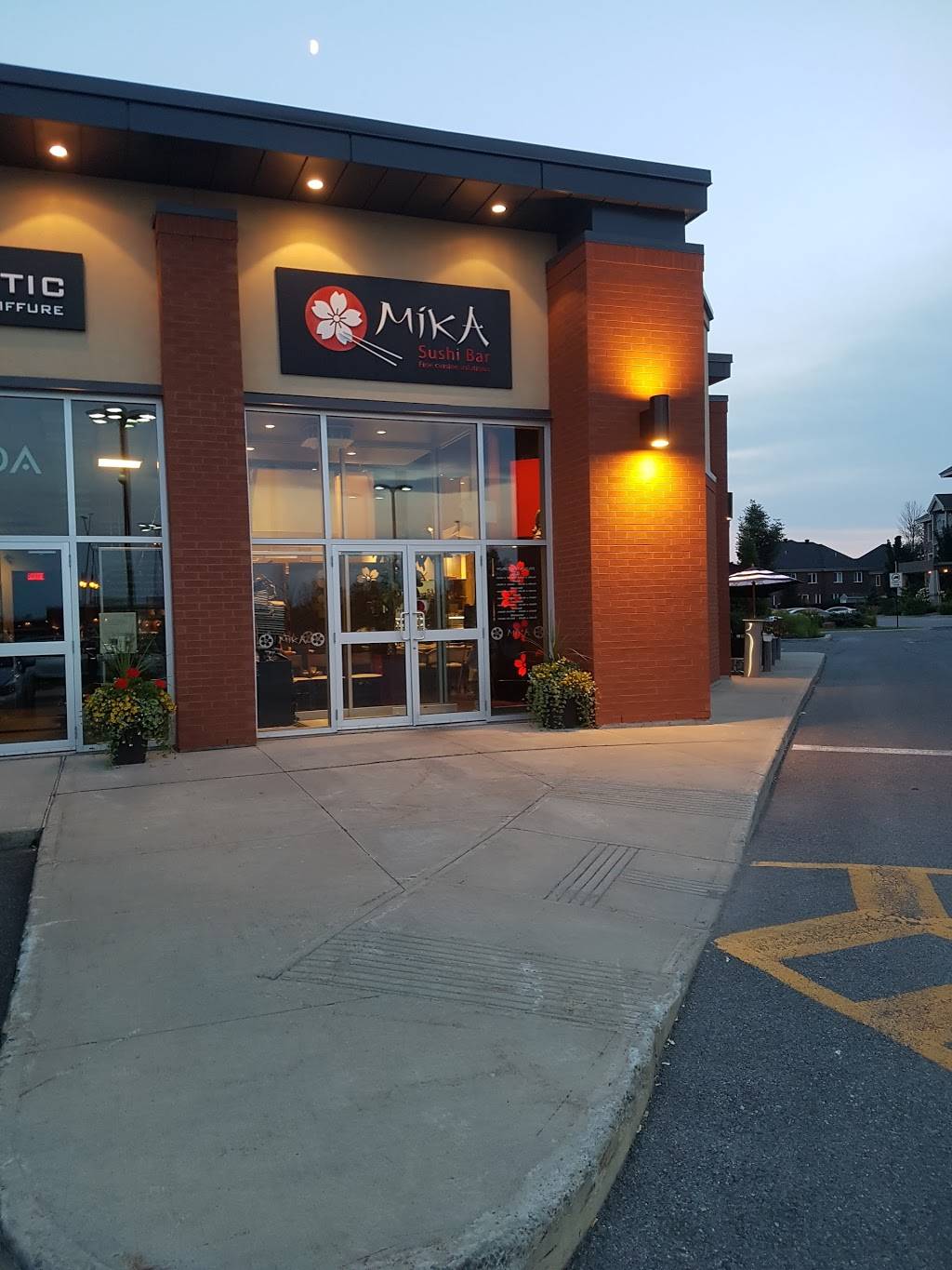 Mika Sushi Bar Fine Cuisine Asiatique | restaurant | 1 Boulevard de Sardaigne, Candiac, QC J5R 0L5, Canada | 4504448988 OR +1 450-444-8988