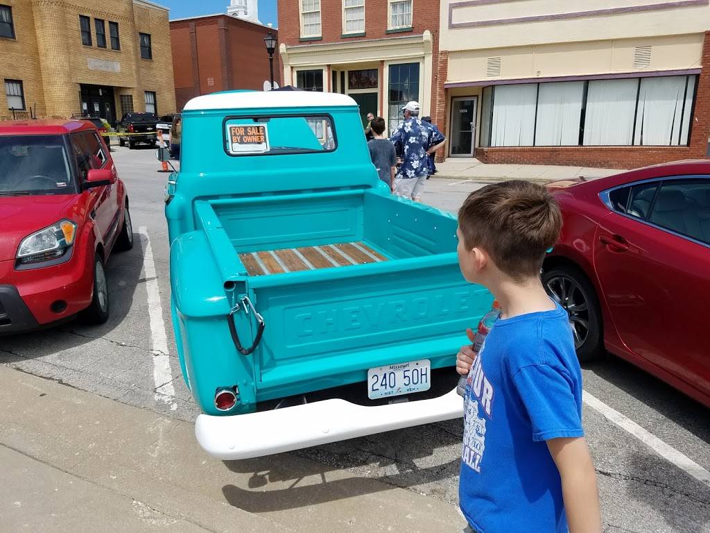 Spotted Pig | restaurant | 1211 Franklin Ave, Lexington, MO 64067, USA | 6602597768 OR +1 660-259-7768