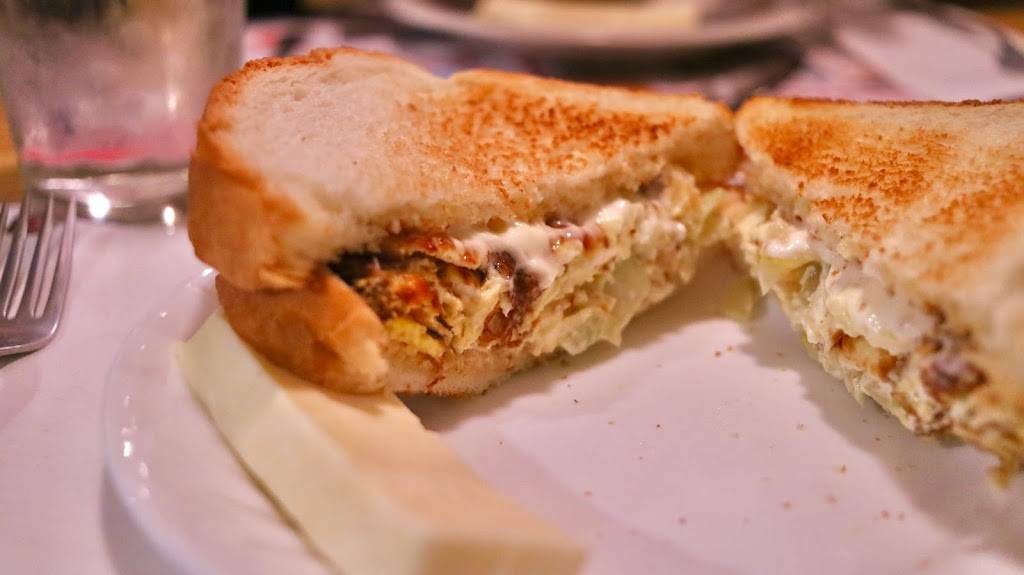 Restaurant Chez-Mado | restaurant | 1454 Bd Jutras O, Victoriaville, QC G6P 6R8, Canada | 8197585999 OR +1 819-758-5999