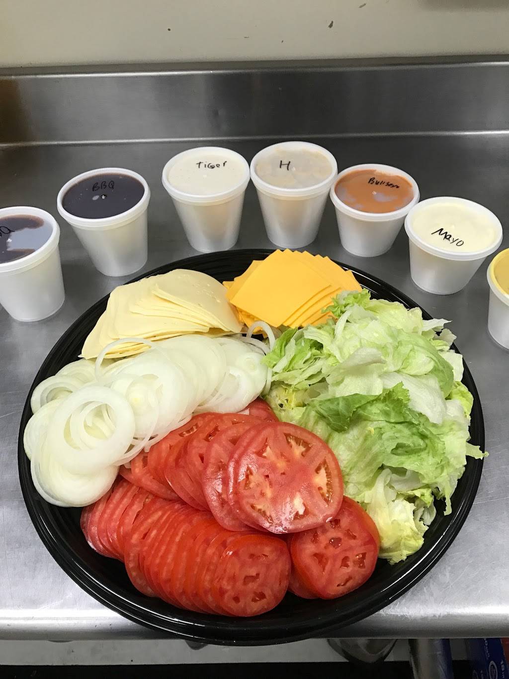 Bullseyes Pit Beef & Catering | restaurant | 7914 Belair Rd, Baltimore, MD 21236, USA | 4106657500 OR +1 410-665-7500