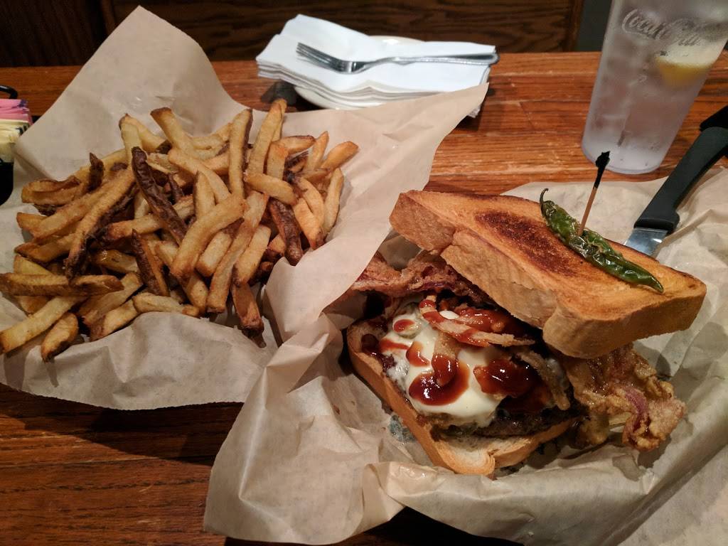 Snuffers Restaurant & Bar | restaurant | 2901 Village Dr, Rockwall, TX 75087, USA | 9727229811 OR +1 972-722-9811