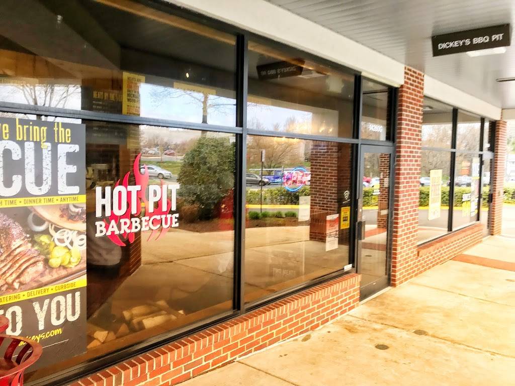 Dickeys Barbecue Pit | restaurant | 14260 H, Centreville Square, Centreville, VA 20121, USA | 5712814846 OR +1 571-281-4846