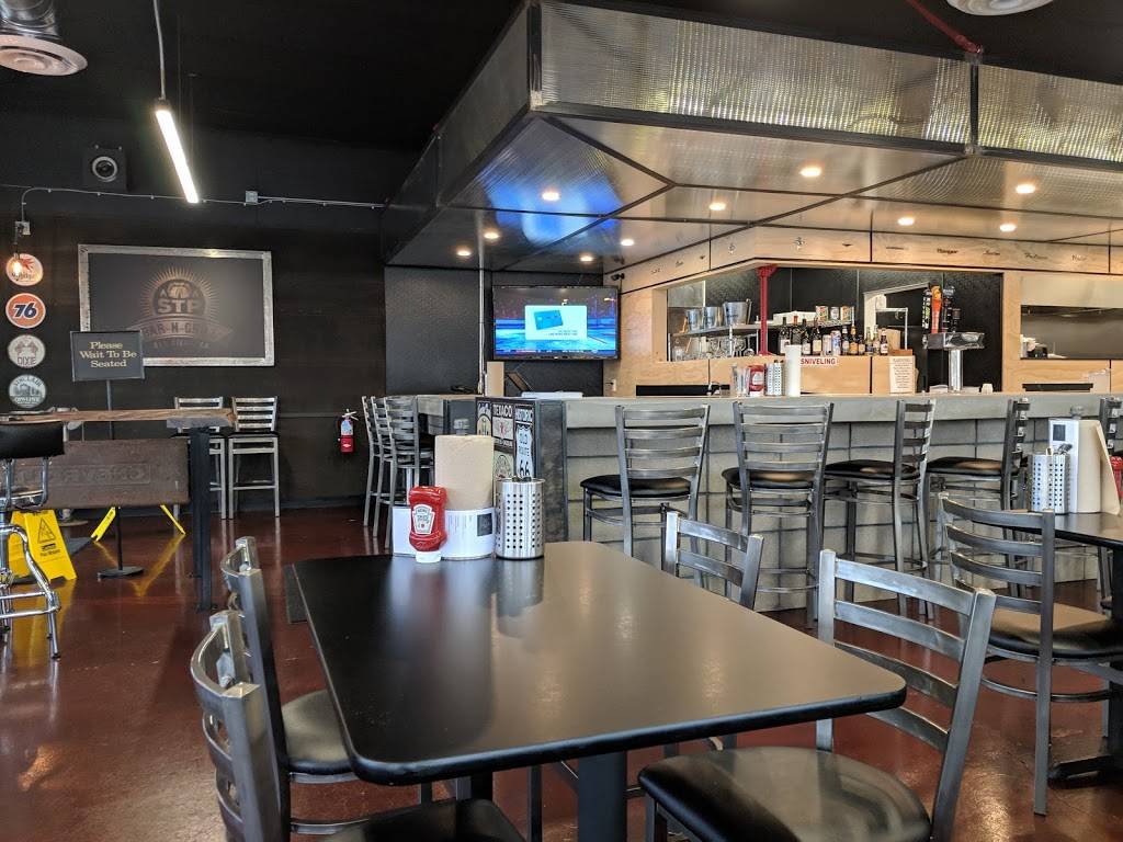 STP Bar-N-Grill | restaurant | 5487 Clairemont Mesa Blvd, San Diego, CA 92117, USA | 8584306911 OR +1 858-430-6911