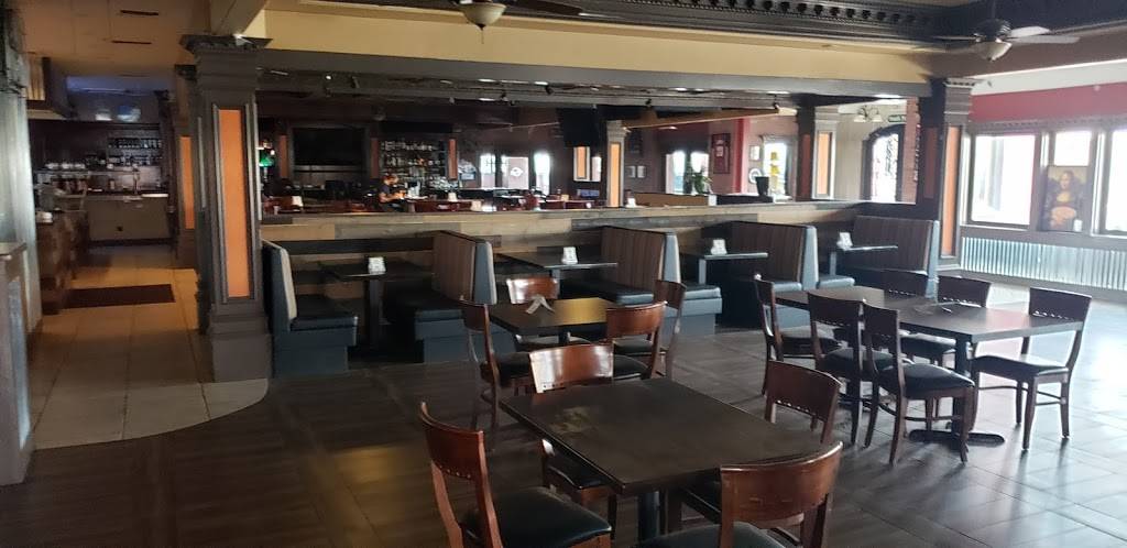 Straw Hat Pizza Bar & Grille | restaurant | 80 W Shaw Ave, Clovis, CA 93612, USA | 5593231300 OR +1 559-323-1300