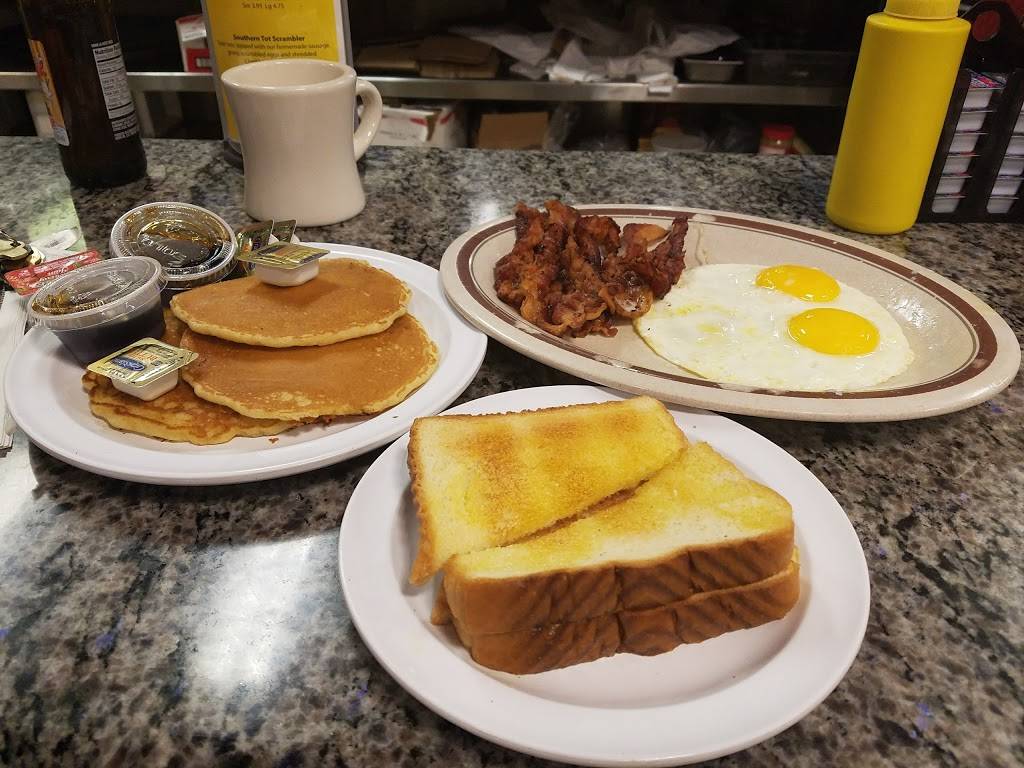 Gus Mt. Clemens Coney Island | restaurant | 55 N Main St, Mt Clemens, MI 48043, USA | 5864636750 OR +1 586-463-6750