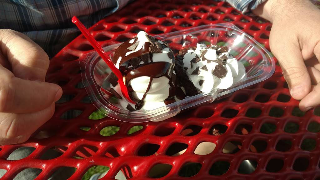 Dairy Queen Grill & Chill | restaurant | 613 Stillwater Ave, Old Town, ME 04468, USA | 2078279446 OR +1 207-827-9446