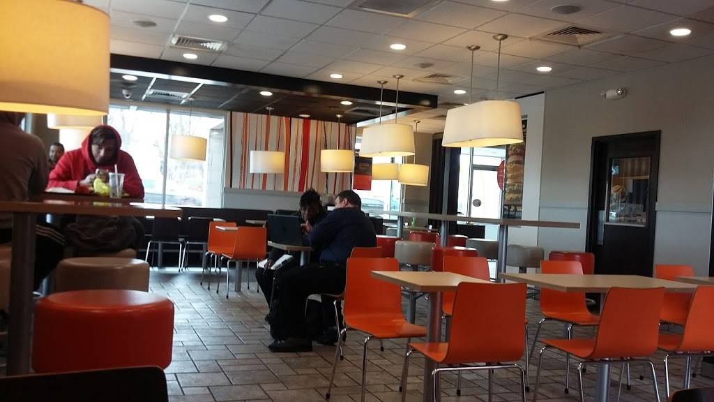 McDonalds | cafe | 417 Michigan St NE, Grand Rapids, MI 49503, USA | 6164540778 OR +1 616-454-0778