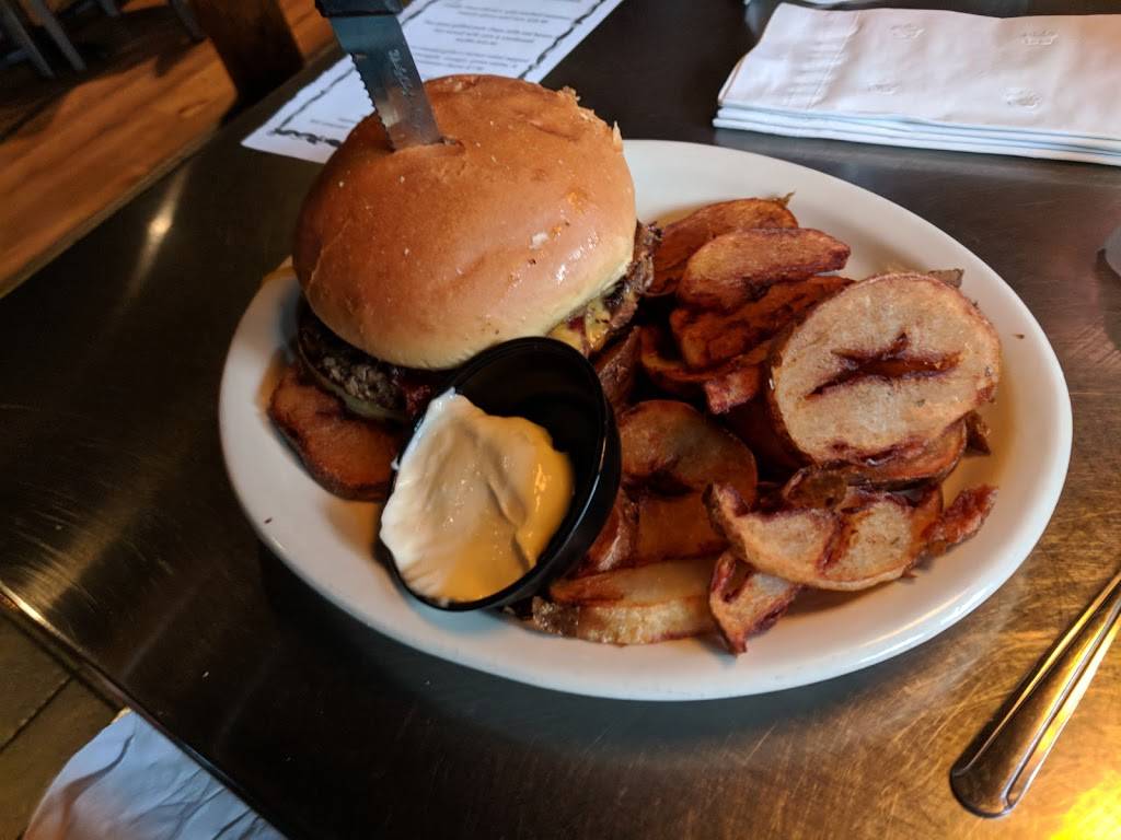 Hunt Club | restaurant | 1514 Daniel Rd, Jackson, MI 49202, USA | 5177820375 OR +1 517-782-0375