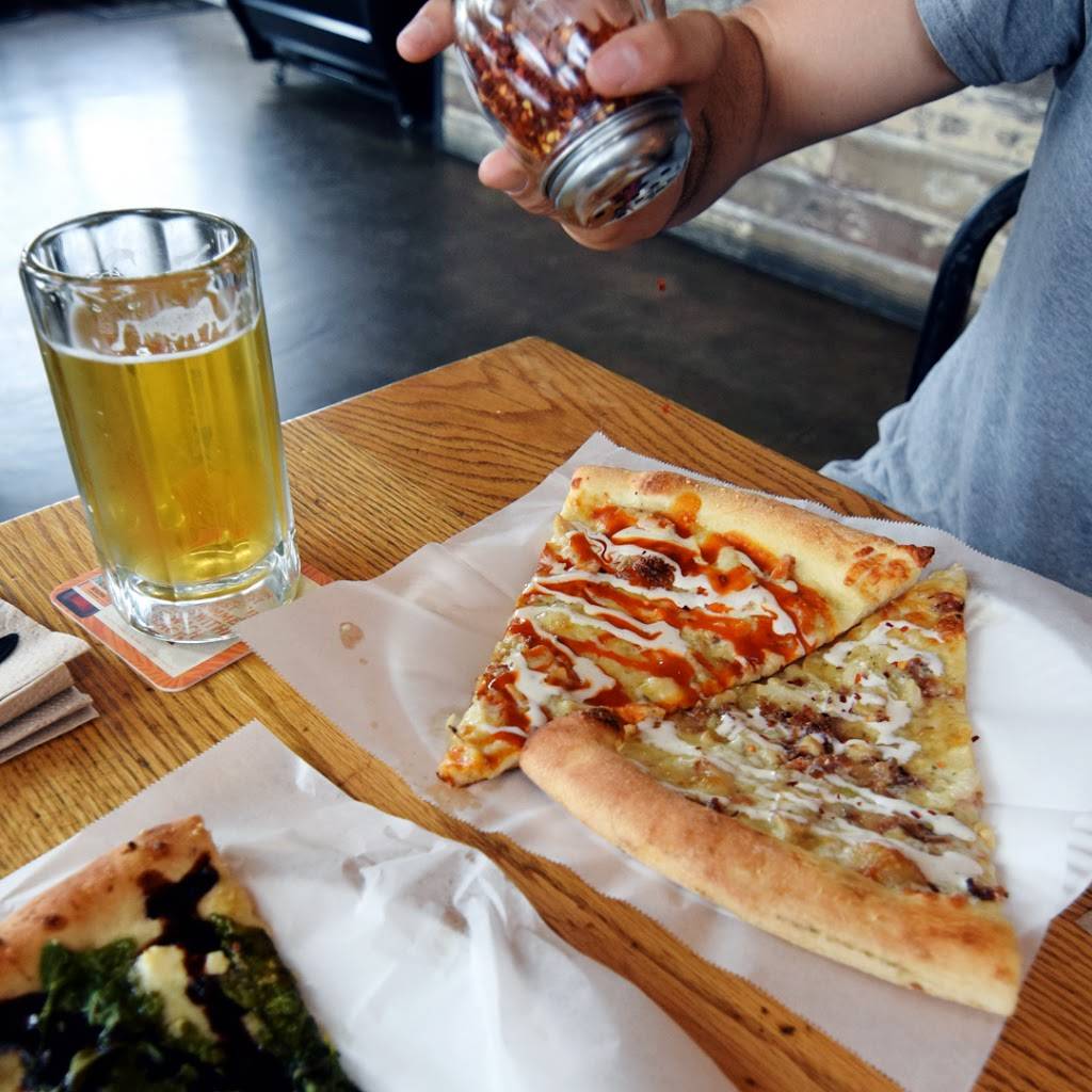 Mr. Moto Pizza House | restaurant | 1180 Rosecrans St #102, San Diego, CA 92106, USA | 6195018488 OR +1 619-501-8488