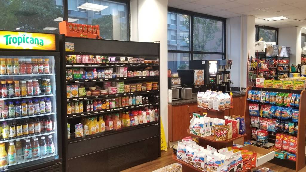 Hollywood Deli | restaurant | 5700 N Sheridan Rd, Chicago, IL 60660, USA | 7739440865 OR +1 773-944-0865