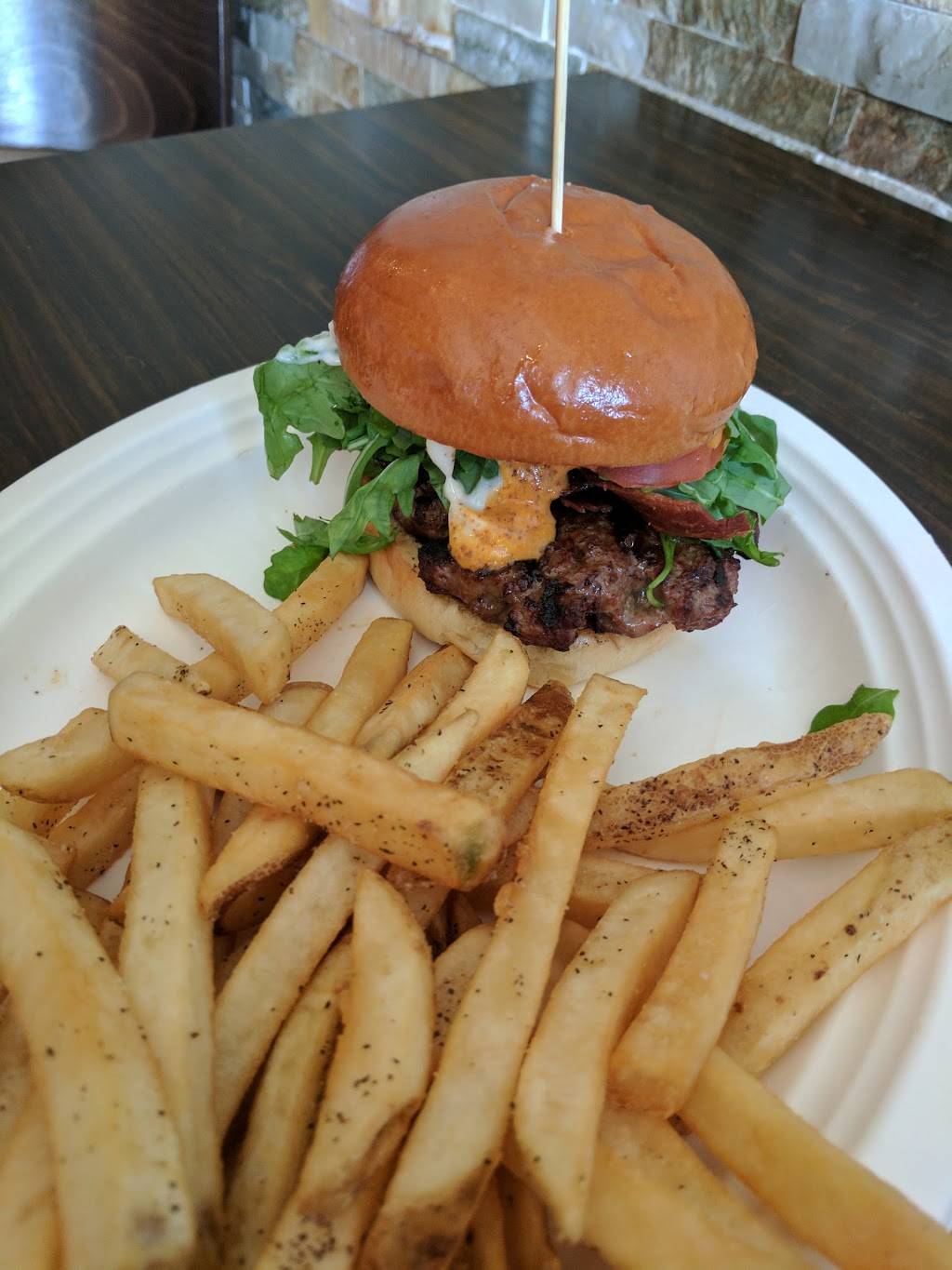 Chomp Eatery & Juice Station | restaurant | 1612 Santa Monica Blvd, Santa Monica, CA 90404, USA | 4242383398 OR +1 424-238-3398