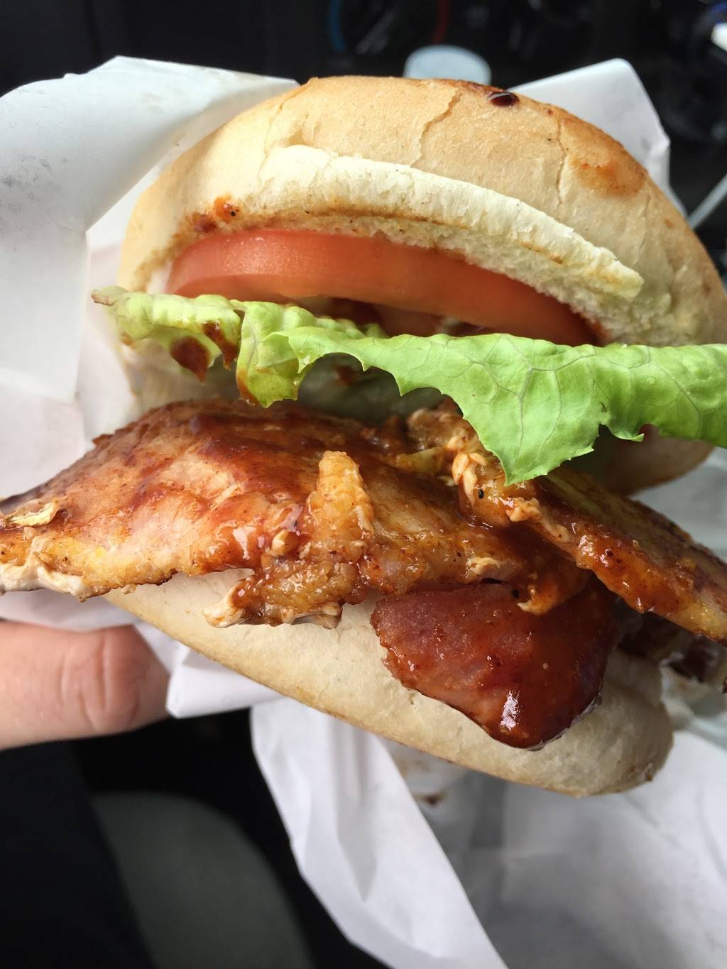 Shamrock Burgers | restaurant | 200 Carnwith Dr, Whitby, ON L1M 0A1, Canada | 9056553700 OR +1 905-655-3700