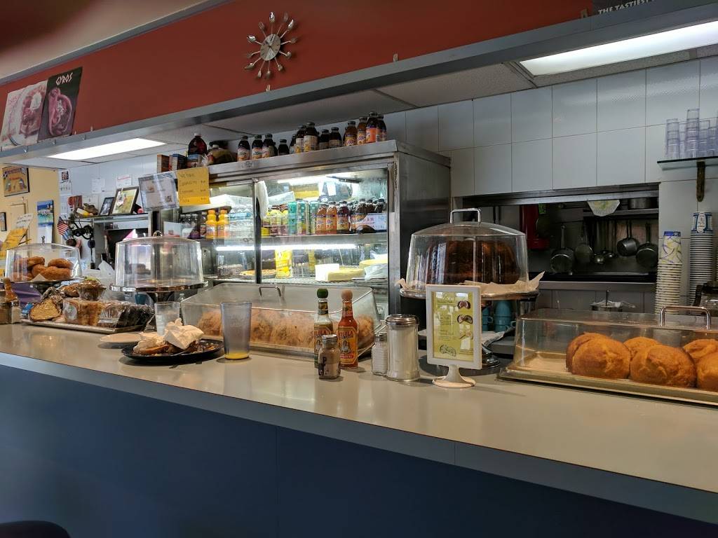 College Point Diner | restaurant | 1432 College Point Blvd, Flushing, NY 11356, USA | 7184459663 OR +1 718-445-9663