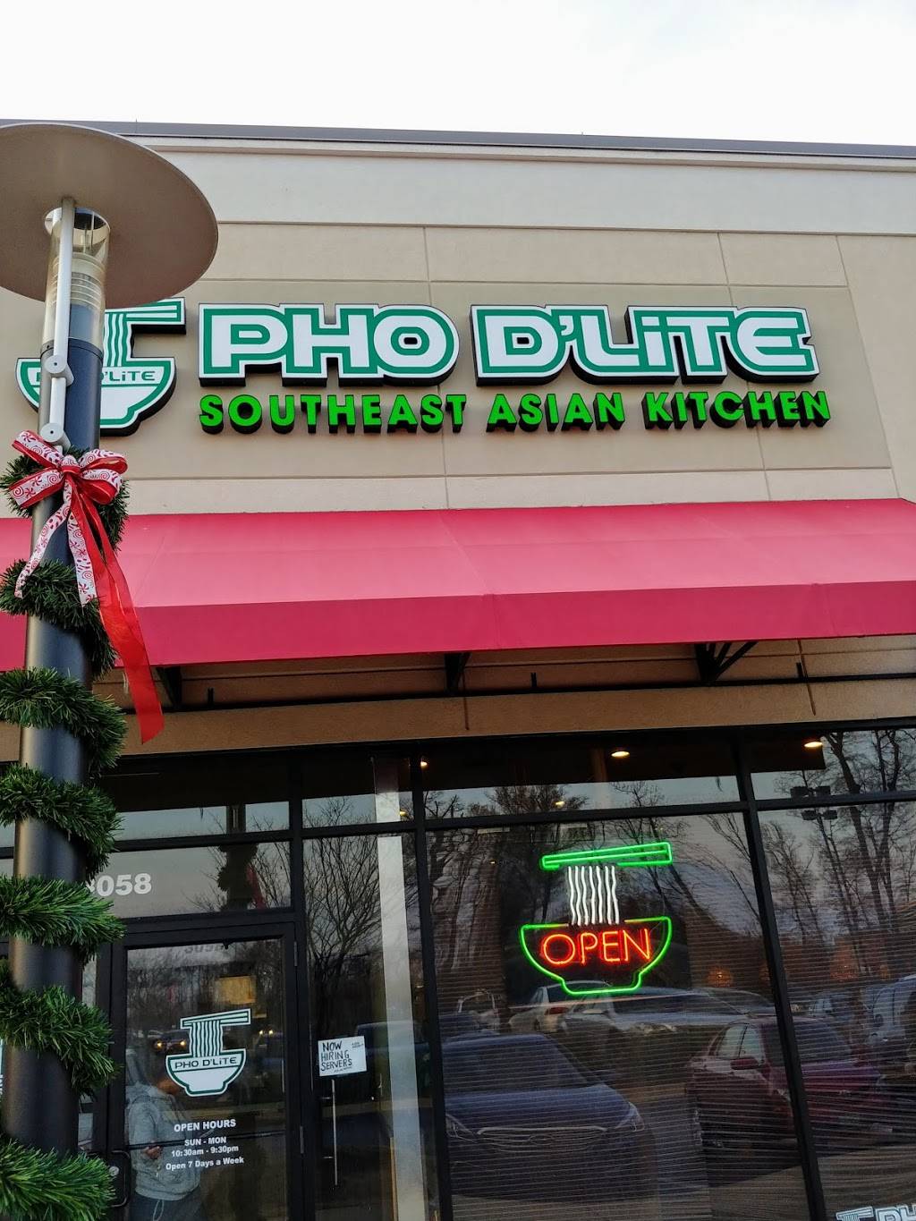 Pho DLite | restaurant | 3058 Waldorf Market Pl, Waldorf, MD 20603, USA | 3016456000 OR +1 301-645-6000