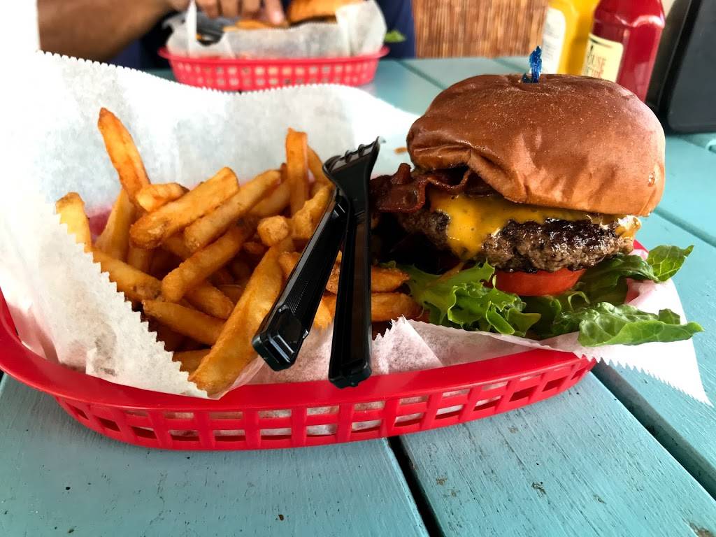 Kalua Beach Bar | restaurant | 181 S Joanna Ave, Tavares, FL 32778, USA | 3526095910 OR +1 352-609-5910