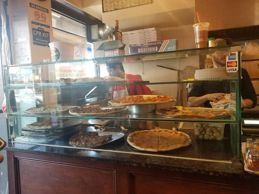 Louies | restaurant | 8134 Baxter Ave # 1, Elmhurst, NY 11373, USA | 7184409346 OR +1 718-440-9346