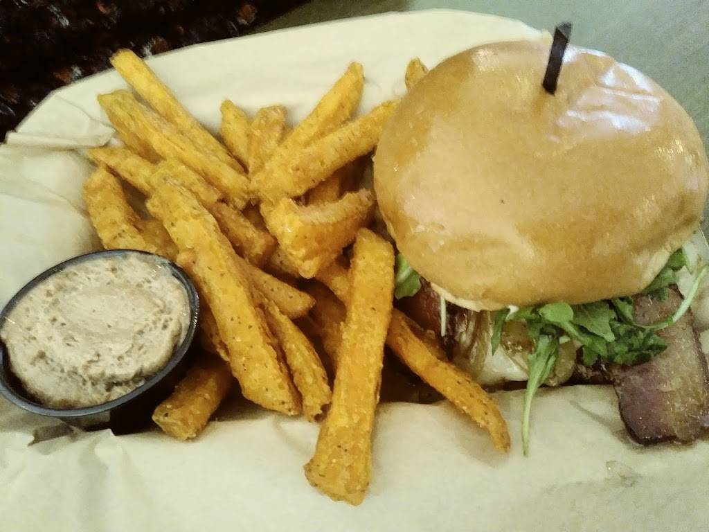 North Street Press Club | restaurant | 127 North St, Farmville, VA 23901, USA | 4343929444 OR +1 434-392-9444