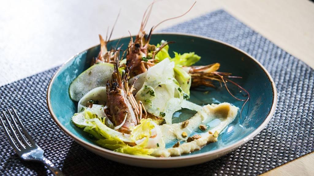 Woven + Bound Bar | restaurant | 2121 S Prairie Ave, Chicago, IL 60616, USA | 3128240500 OR +1 312-824-0500