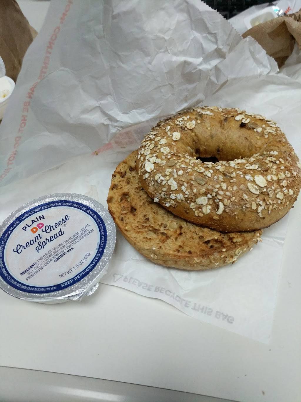 Dunkin | cafe | 3033 Solomons Island Rd, Edgewater, MD 21037, USA | 4109561176 OR +1 410-956-1176