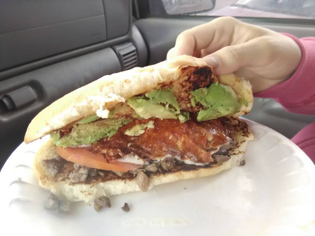 Tacos y Hot Dogs El Manantial | restaurant | 953 E 36th St, Tucson, AZ 85713, USA | 5204294248 OR +1 520-429-4248