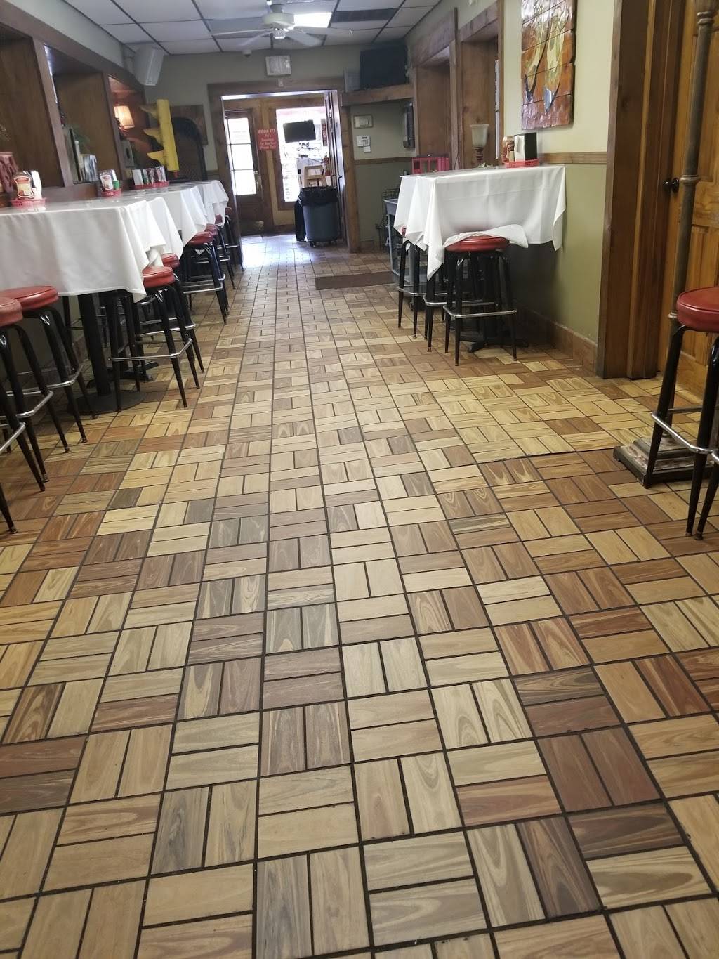 Pats Downtown | restaurant | 107 E Main St, Lafayette, LA 70501, USA | 3372895270 OR +1 337-289-5270