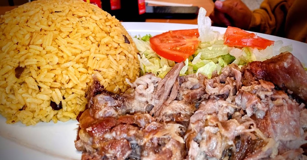 Lareños Restaurant | restaurant | 1601 W Lincoln Ave, Milwaukee, WI 53215, USA | 4145955801 OR +1 414-595-5801