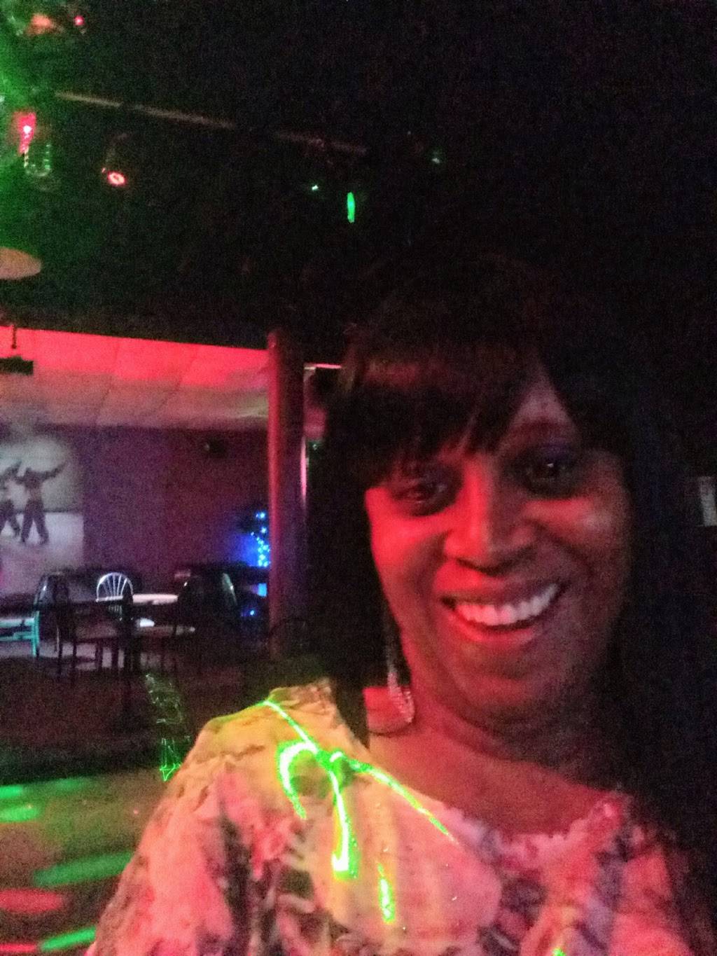 Hole in the Wall Speakeasy | restaurant | 910 Business Loop 70 E, Columbia, MO 65201, USA | 5734427491 OR +1 573-442-7491