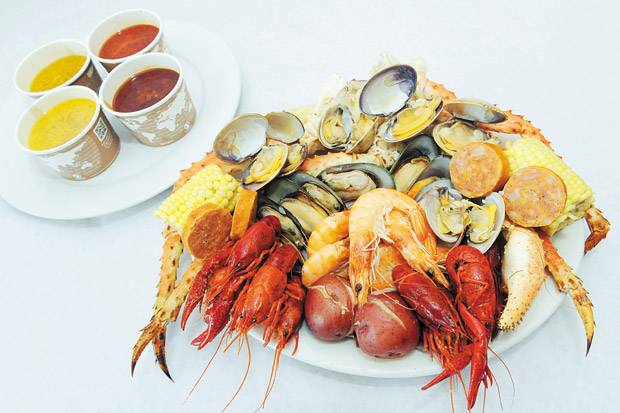 Crab Crackin Cajun Seafood Boil | restaurant | 1336 Fox Valley Center Dr, Aurora, IL 60504, USA | 6304863630 OR +1 630-486-3630