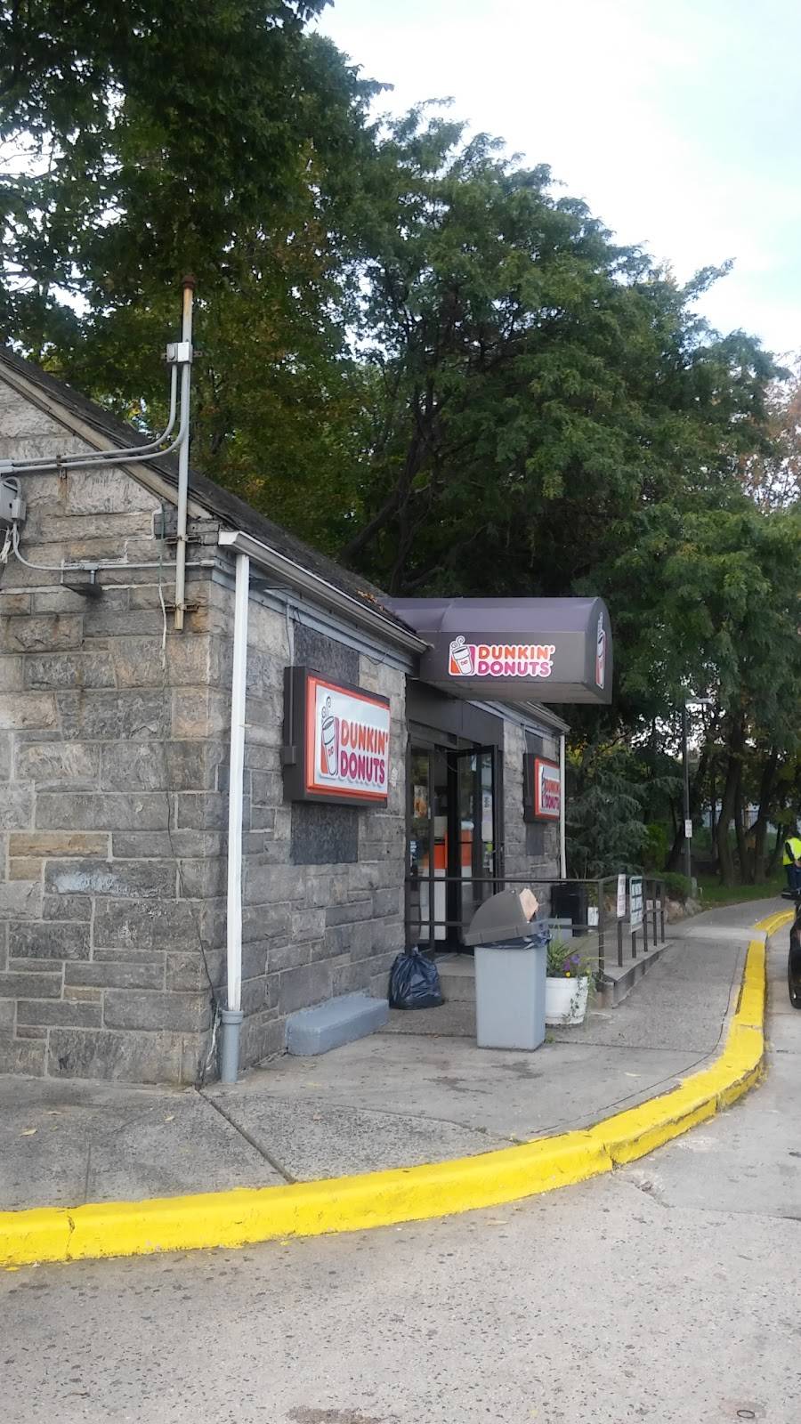 Dunkin Donuts | cafe | 10702 Grand Central Pkwy, East Elmhurst, NY 11369, USA | 7183978283 OR +1 718-397-8283