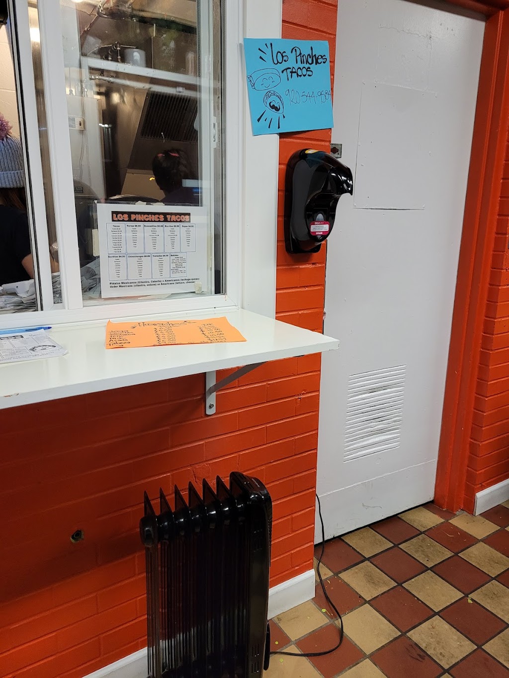 Los Pinches Tacos | restaurant | 627 N Irwin Ave, Green Bay, WI 54302, USA | 9205449584 OR +1 920-544-9584